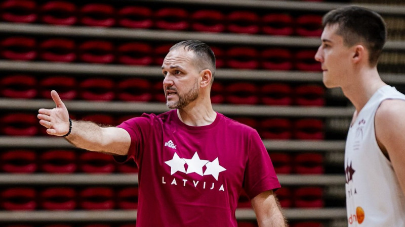 Sandis Buškevics turpina perfekti, Latvijai 4-0 pret Zviedriju