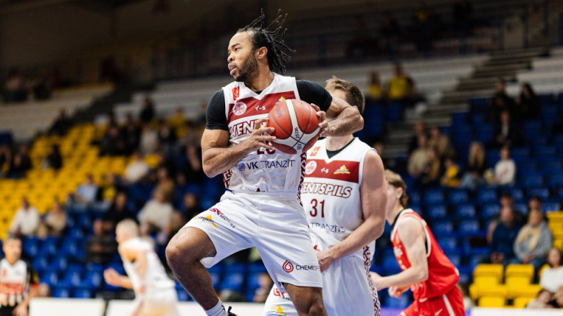 Ventspilnieks Šeltons saņem mēneša labākā spēlētāja atzinību