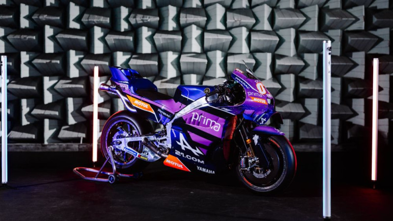 "Pramac" pirmā no "MotoGP" komandām prezentē motocikla jaunās krāsas