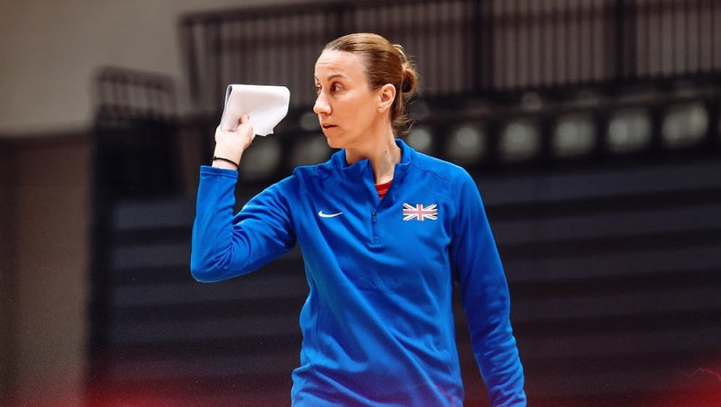 Bezgalīgais stāsts: Lielbritānijas trenere un ģenerālmenedžeris atkāpjas problēmu dēļ