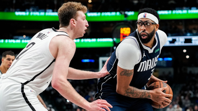 Dalasa netieši atzīst Dončiča maiņas izgāšanos, atbrīvojoties no Deivisa