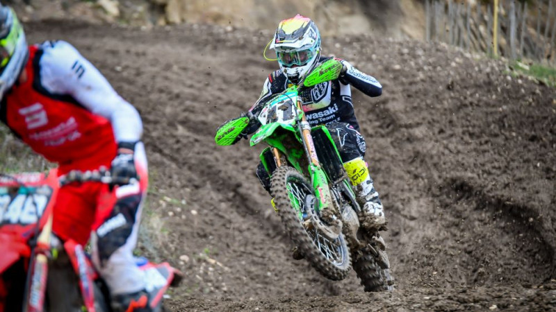 Jonass jauno motokrosa sezonu sāk ar pjedestālu Francijas dubļos