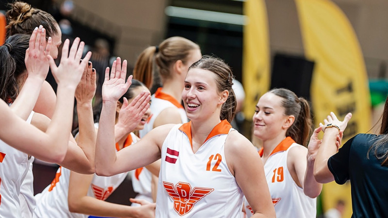 Piektdiena, trīspadsmitais: Vanesa Jasa un Enija Ķīvīte divatā iemet 13 tālmetienus