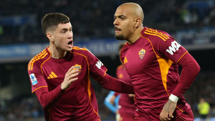 Čempione "Napoli" divreiz atspēlējas pret "Roma", abos vārtos iesit arī Vlašičs