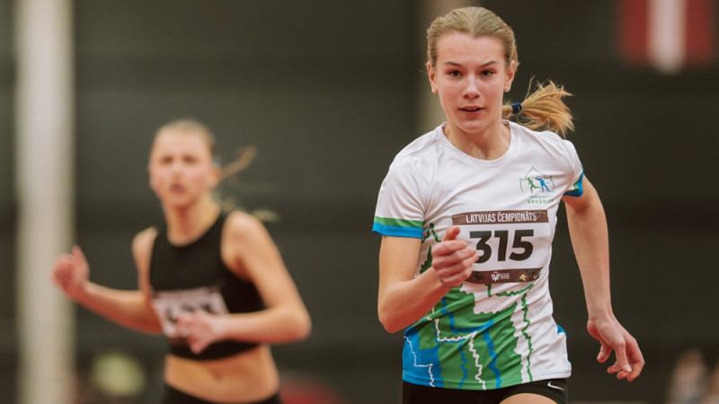Arkādieši Repulis un Odziņa ar zelta medaļu birumu dominē LČ vieglatlētikā jauniešiem