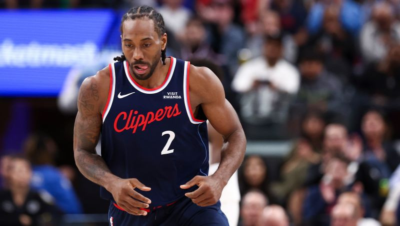 Lenards iemet 45, Jokičam "triple-double" Rietumu konferences konkurentu cīņā