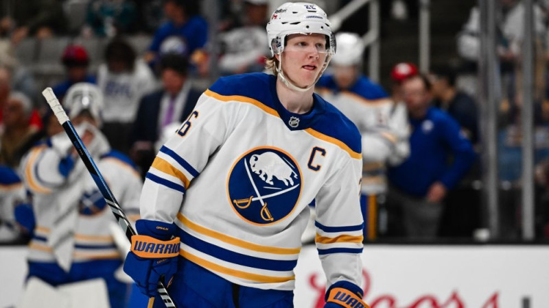 ″Sabres″ turpina dominēt, ″Blackhawks″ pārsteidz ″Wild″