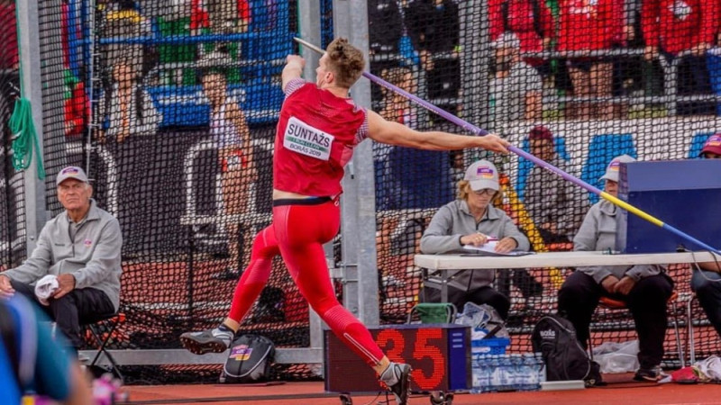 Latvijas ziemas čempionātā Suntaža - Gailuma duelis šķēpmešanā un Gaiļa - Sokolova vesera mešanā