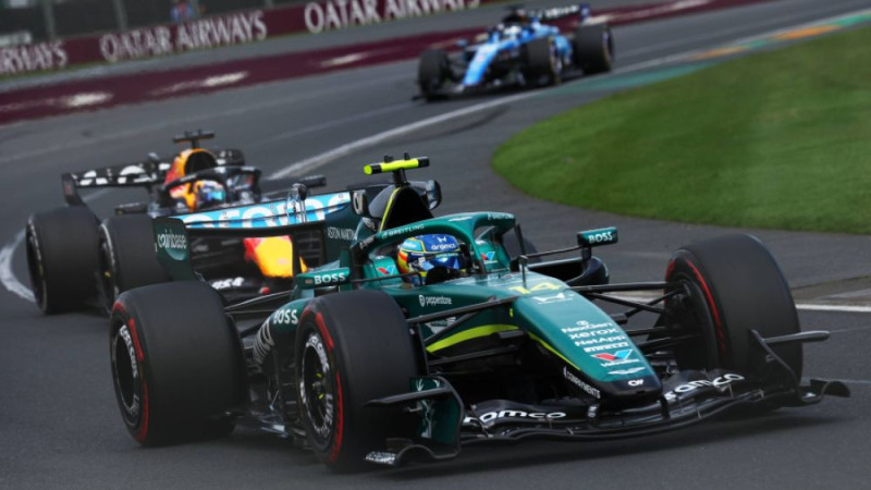 Medijs: "Ar "Mercedes" motoru "Aston Martin" formula būtu par 2.3 sekundēm ātrāka"