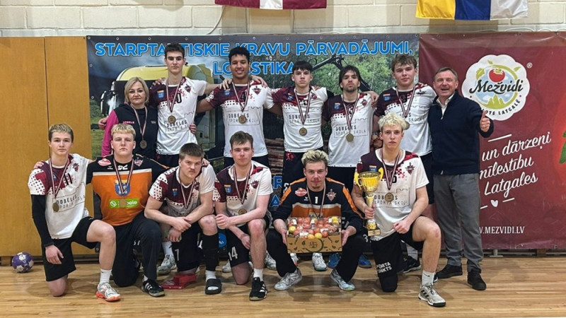 Latvijas U19 čempionātā triumfē "Dobeles SS" handbolisti