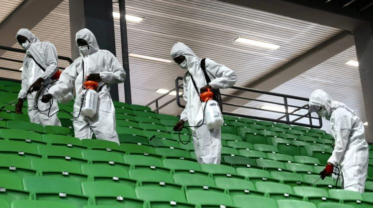 Atēnu "Panathinaikos" pēc ienaidnieku lielā triumfa dezinficē arēnu