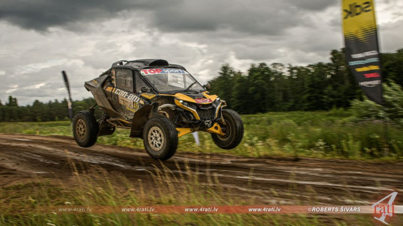 Latviešu ekipāža izcīna otro vietu "Rally Tauragė"