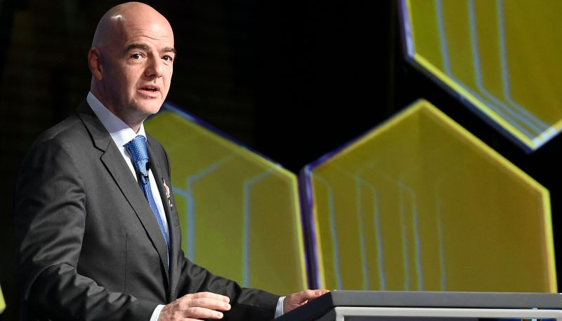 FIFA liek galdā jaunu biznesa plānu. UEFA to sauc par futbola dvēseles pārdošanu