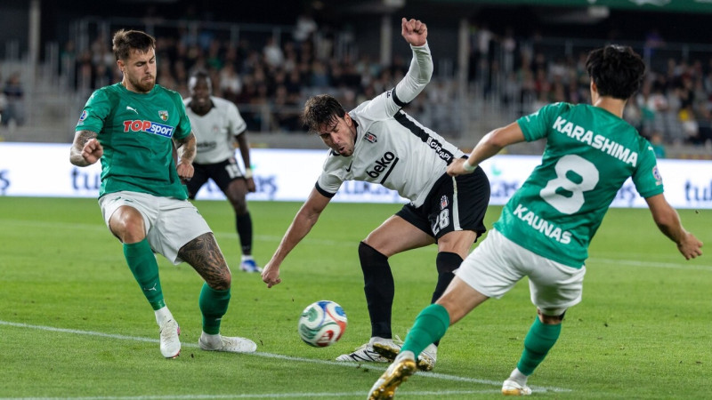 Kauņas "Žalgiris" pieveic "Beşiktaş", taču arī spēlēs Konferences līgā; Salāham 0:4 Budapeštā