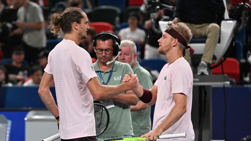 Zverevs apstājas Uhaņas "Masters" pusfinalā