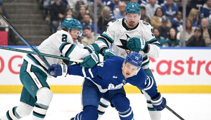 Bļugeram teju četras minūtes mazākumā, "Maple Leafs" pārtrauc zaudējumu sēriju